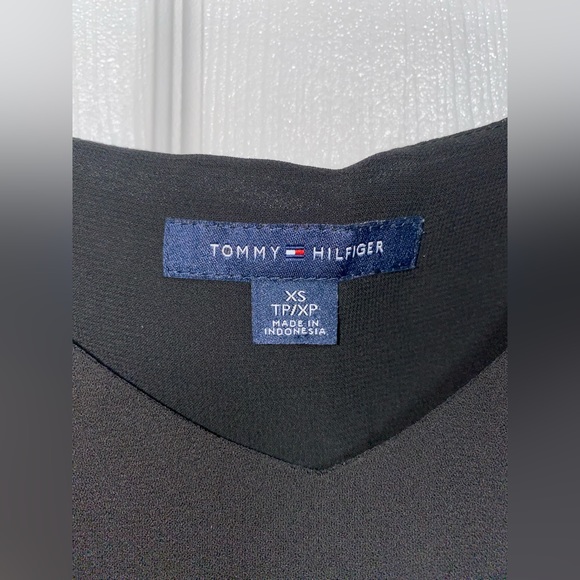 Tommy Hilfiger Black Sleeveless Blouse Top, Size XS. - Picture 3 of 3